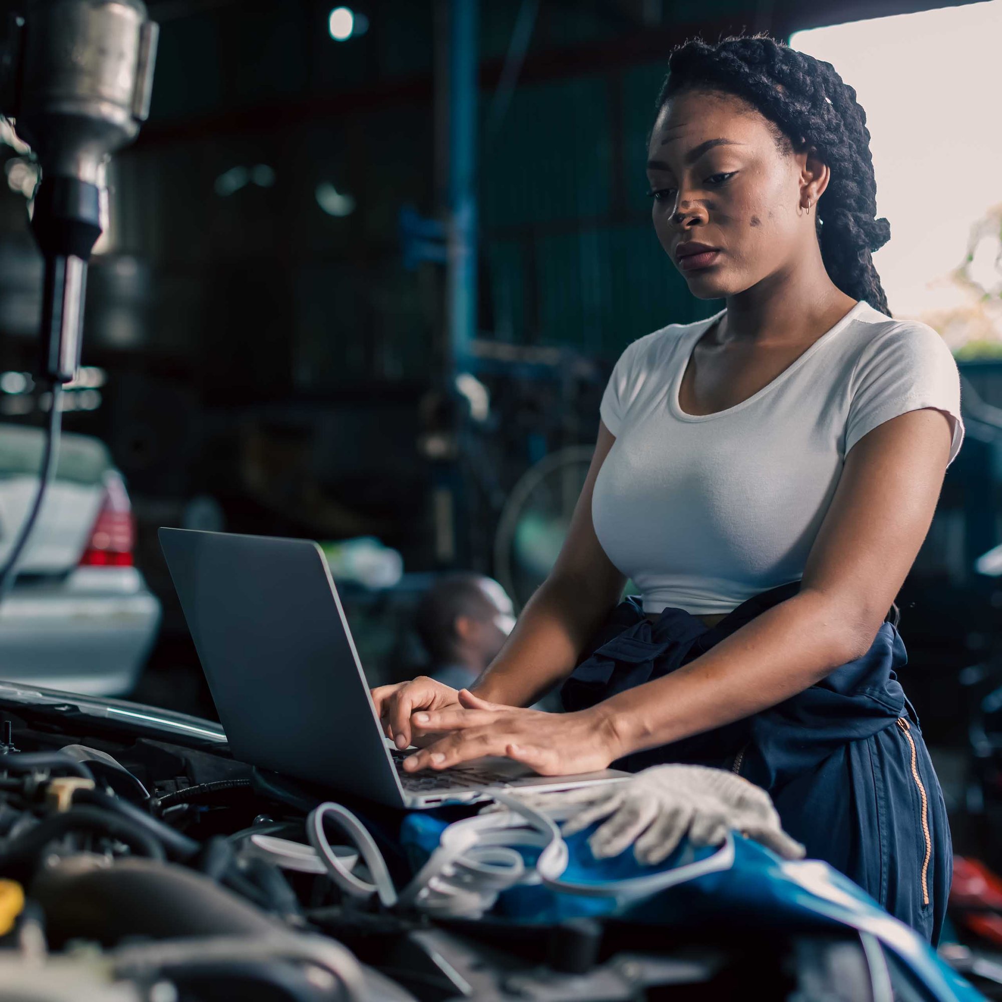 mechanic using computer for diagnostics